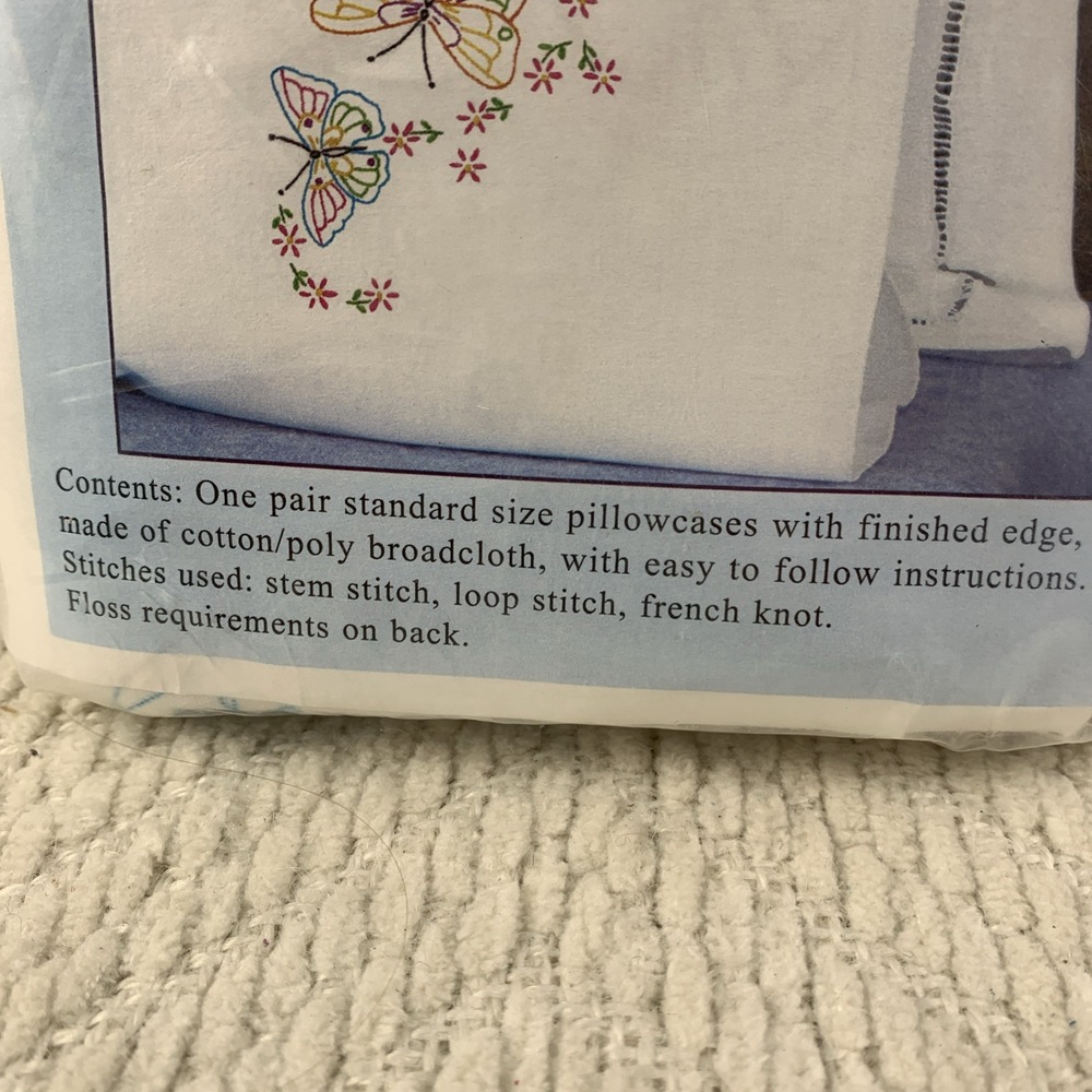 Pillowcases Lace Edge Stamped Embroidery FLUTTERING BUTTERFLIES Jack Dempsey NOS - Picture 4 of 8
